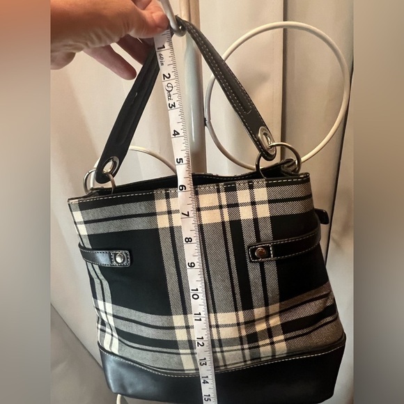 Tommy Hilfiger Black and White Vintage Shoulder Bag with Plaid Design - Picture 8 of 11